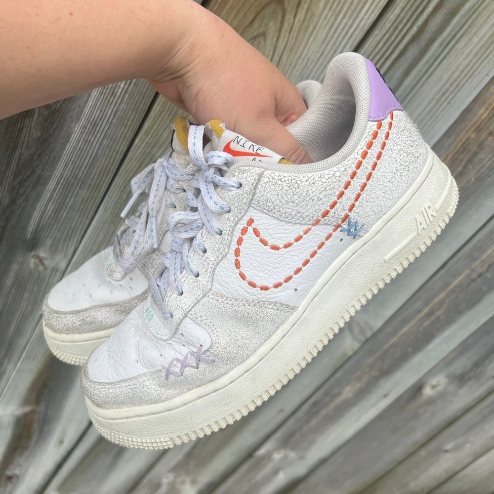 Nike Air Force 1 07 LX Women 7.5 White Purple Good Cracked Leather DX2348-100